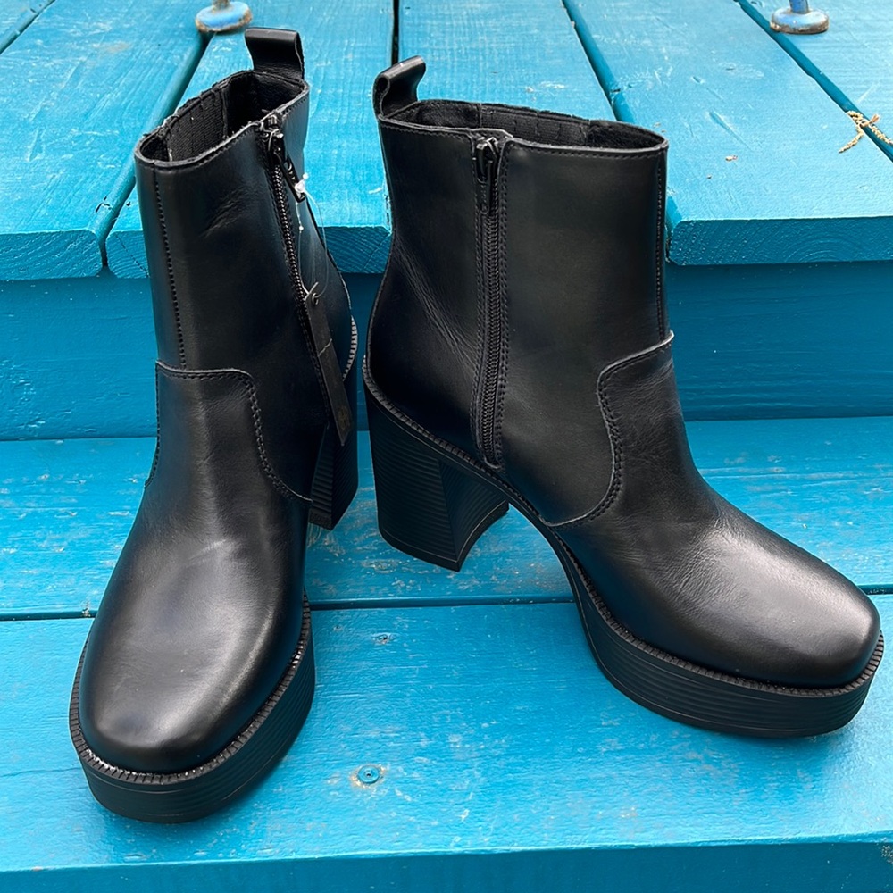 NWOB House of Harlow Hawthorne Moto Boots